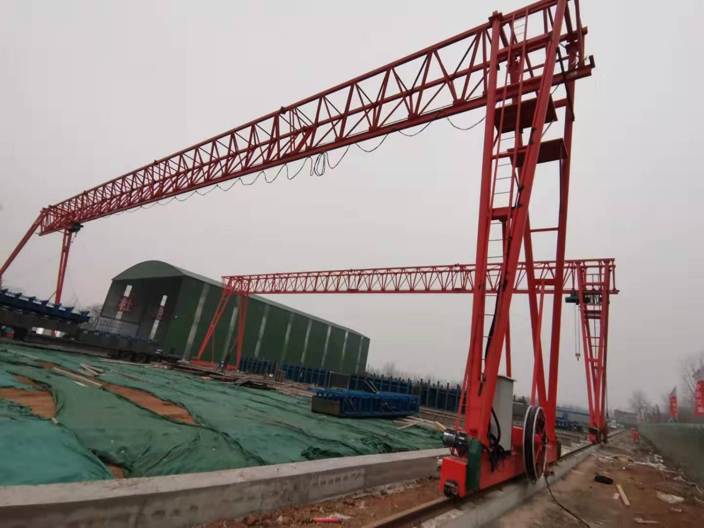 中國交建基礎(chǔ)建設(shè)集團(tuán)，310國道改擴(kuò)建洛陽新安段，ME90+90/10t-43m-9m一臺(tái)，MH10t-43m-9m-2臺(tái)，MH5t-22m-9m-1臺(tái)