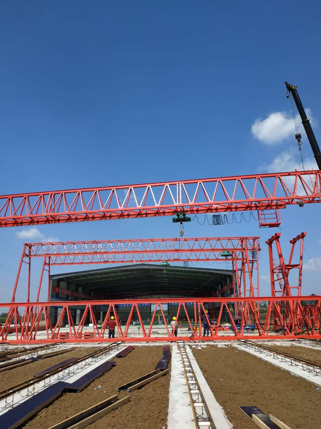 上海普都建筑勞務(wù)有限公司安徽滁州定遠(yuǎn)縣中交華南公司明巢高速4標(biāo)MG8010T-32M-9M龍門(mén)吊二臺(tái)，MH10T-32M-9M龍門(mén)吊三臺(tái)