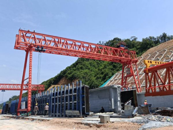 龍門吊門式起重機(jī)運(yùn)行過程中的安全操作規(guī)范有哪些？